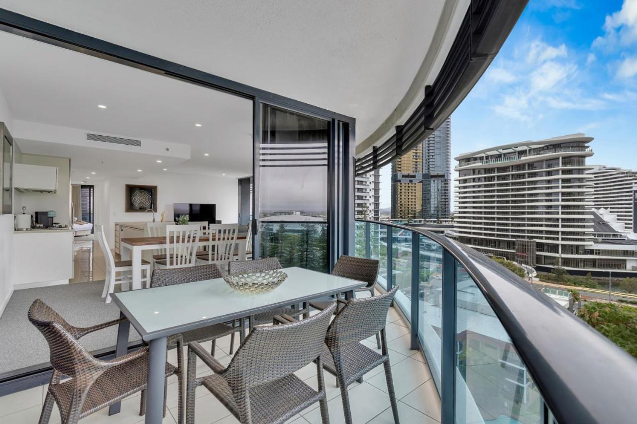 Luxury Living At The Oracle Apartment *